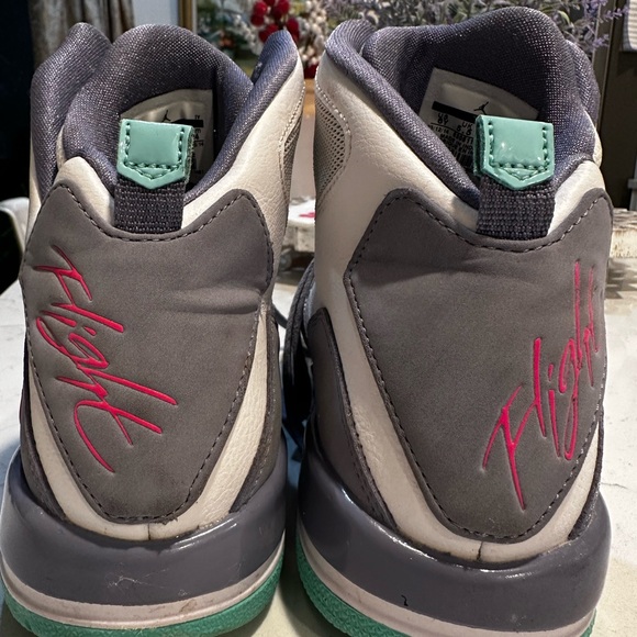 2014 Jordan Flight 630611-145 White Purple Turquoise Sneaker Girls 6Y 7.5 Women - Picture 4 of 8